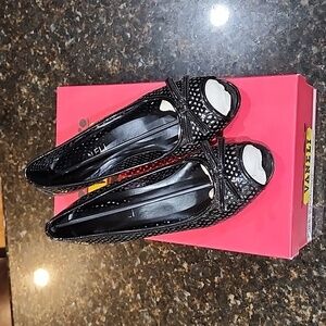 Vaneli Size 7 Black Pat/Cork